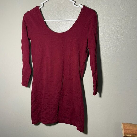 decree maroon fitted top - 3/4 sleeve - Picture 2 of 5